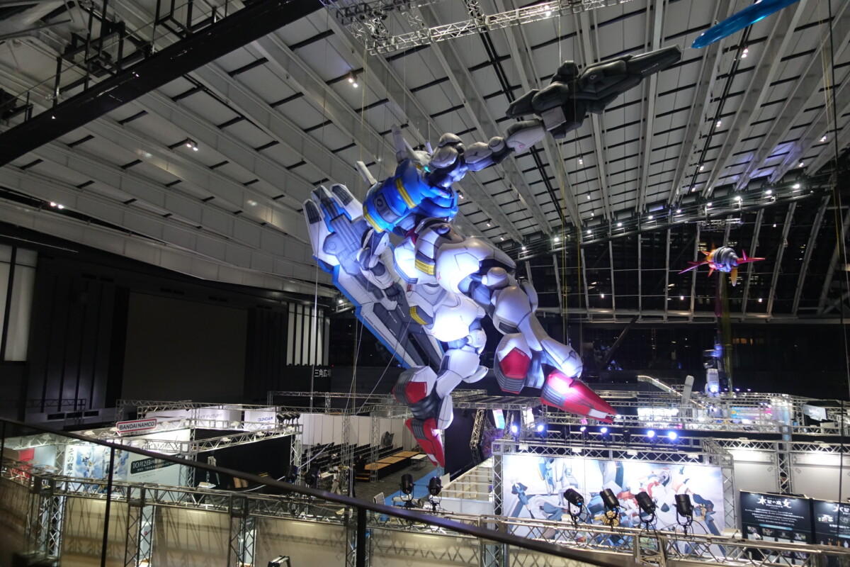 新宿住友ビルの三角広場 明日から Gundam Next Future がスタート 新宿ニュースblog